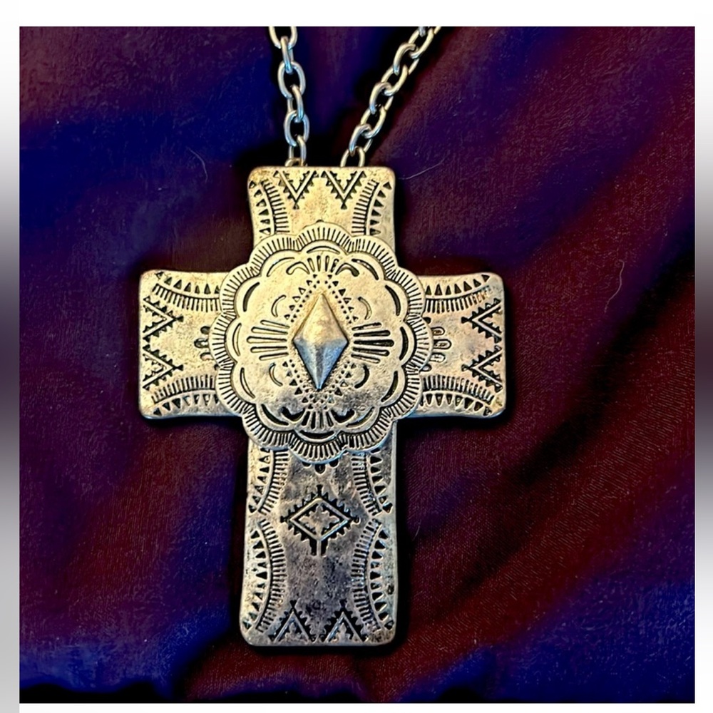 Western Cross necklace and earrings - Picture 3 of 4